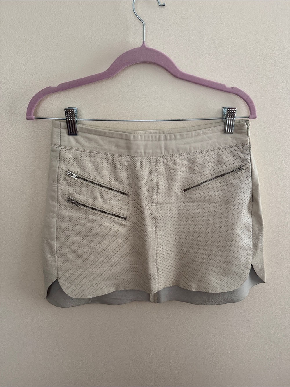 Pam & Gela Cream Scallop Hem Faux Leather Mini Skirt